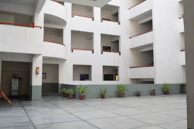 CPJ College - campus