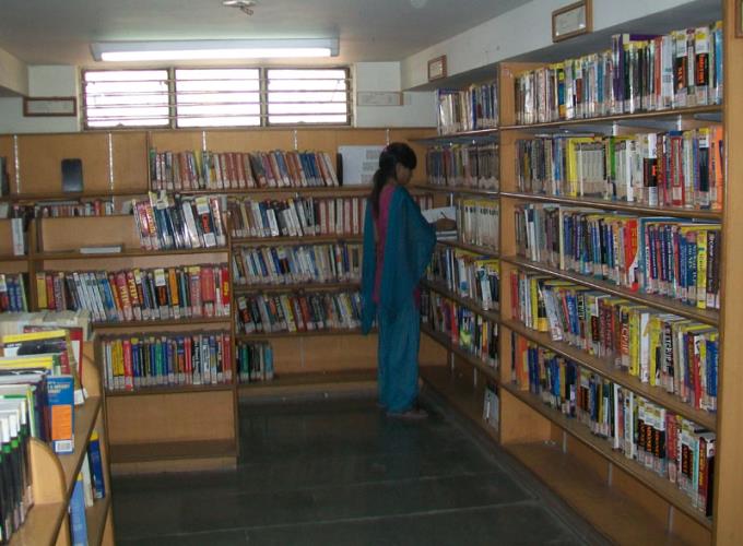 Shri Vaishnav Vidyapeeth Vishwavidyalaya - library