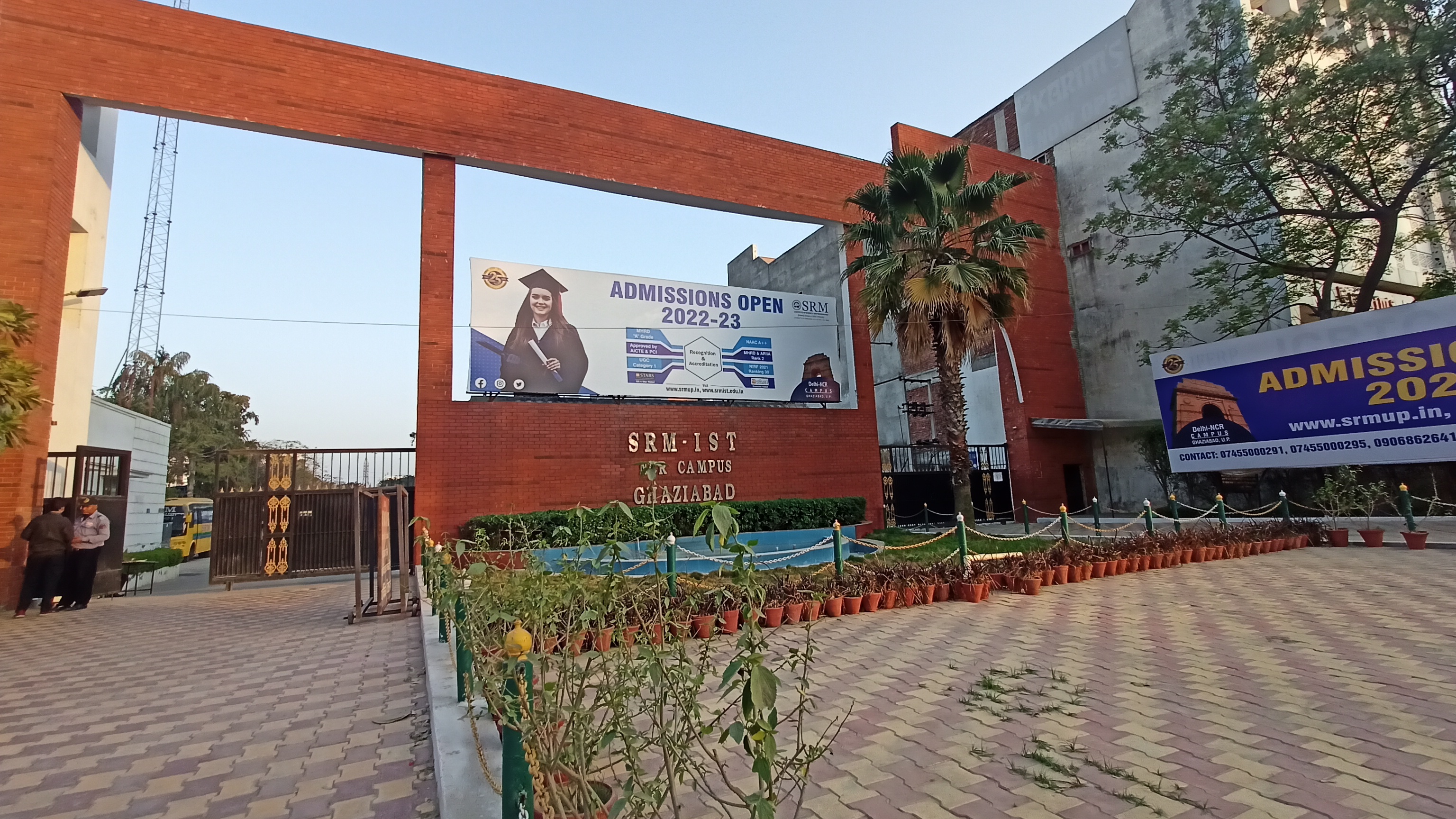 SRM IST Delhi-NCR Campus, Ghaziabad - entrance
