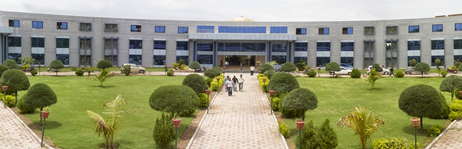 Kadi Sarva Vishwavidyalaya - campus